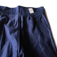 Load image into Gallery viewer, NOS ITALY NAVY MILITARY SHORTS (UNISEX W28)