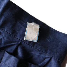 Load image into Gallery viewer, NOS ITALY NAVY MILITARY SHORTS (UNISEX W28)