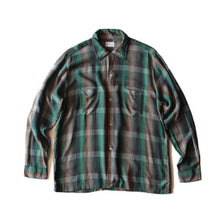 Load image into Gallery viewer, ~ 1960's "TOWNCRAFT" RAYON BOX SHIRT (LARGE)