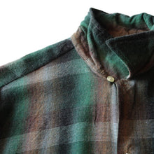 Load image into Gallery viewer, ~ 1960's "TOWNCRAFT" RAYON BOX SHIRT (LARGE)