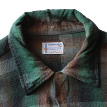 Load image into Gallery viewer, ~ 1960's "TOWNCRAFT" RAYON BOX SHIRT (LARGE)