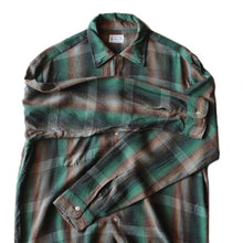 Load image into Gallery viewer, ~ 1960's "TOWNCRAFT" RAYON BOX SHIRT (LARGE)