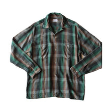 Load image into Gallery viewer, ~ 1960's "TOWNCRAFT" RAYON BOX SHIRT (LARGE)