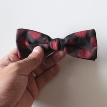 Load image into Gallery viewer, 1960's "ROYAL" DOT BOW TIE