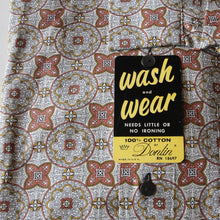Load image into Gallery viewer, NOS 1960's "SPORTSWEAR" COTTON BOX SHIRT (MEDIUM)