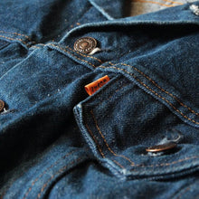 Load image into Gallery viewer, OLD "LEVI'S" 70504 DENIM JACKET MINT CONDITION (44 LARGE)
