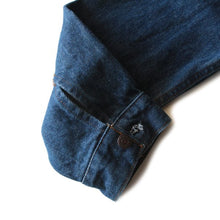 Load image into Gallery viewer, OLD "LEVI'S" 70504 DENIM JACKET MINT CONDITION (44 LARGE)