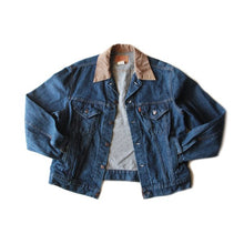 Load image into Gallery viewer, OLD "LEVI'S" 70504 DENIM JACKET MINT CONDITION (44 LARGE)