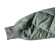 Load image into Gallery viewer, NOS 1970's "EDDIE BAUER" QUILTING INNER DOWN (MEDIUM)