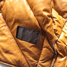 Load image into Gallery viewer, NOS 1970's "EDDIE BAUER" QUILTING INNER DOWN (MEDIUM)