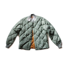 Load image into Gallery viewer, NOS 1970's "EDDIE BAUER" QUILTING INNER DOWN (MEDIUM)