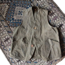 Load image into Gallery viewer, 1940's ~ "HETTRICK MFG.CO" HUNTING VEST (MEDIUM)