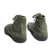 Load image into Gallery viewer, 1945's "USARMY" TRAINING SHOES (9) MINT CONDITION