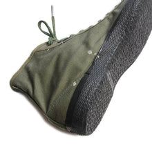 Load image into Gallery viewer, 1945's "USARMY" TRAINING SHOES (9) MINT CONDITION