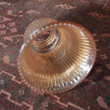 画像をギャラリービューアに読み込む, VINTAGE AMBER GLASS SHADE