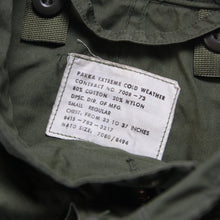 Load image into Gallery viewer, 1980's "USARMY" M-65 FISH TAIL PARKA (SMALL-REG)