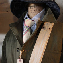 Load image into Gallery viewer, OLD "BROOKS BROTHERS" COTTON BD SHIRT MADE IN USA (MEDIUM)