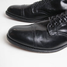 Load image into Gallery viewer, NOS 1940's ~ STRAIGHT TIP LEATHER DRESS SHOES (10 1/2)