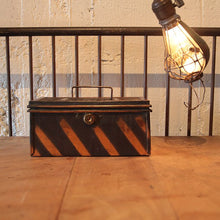 画像をギャラリービューアに読み込む, ANTIQUE JAPANNED METAL STRONG BOX