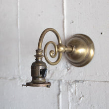 画像をギャラリービューアに読み込む, ANTIQUE "CURLY-Q"  BRASS WALL LAMP