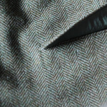 Load image into Gallery viewer, 1960's "COBLEIGH'S" THREE BUTTON TWEED JACKET (39 SHORT MEDIUM)