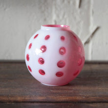 画像をギャラリービューアに読み込む, ANTIQUE FENTON CRANBERRY OPALESCENT DOT BALL SHADE