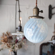 画像をギャラリービューアに読み込む, ANTIQUE OPEALESCENT SWIRL GLOBE GLASS SHADE
