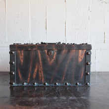 画像をギャラリービューアに読み込む, ANTIQUE JAPANNED STRONG BOX WITH KEY