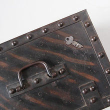 画像をギャラリービューアに読み込む, ANTIQUE JAPANNED STRONG BOX WITH KEY