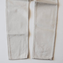 Load image into Gallery viewer, NOS 1960's "OLD KENTUCKY" SLIM TAPARED TWILL PANTS (W29) NATURAL