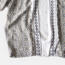 Load image into Gallery viewer, 1950's "KAHANAMOKU" RAYON BOX S / S SHIRT MADE MY CISCO (LARGE)