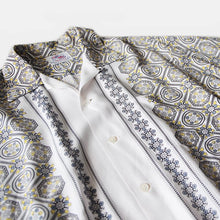 Load image into Gallery viewer, 1950's "KAHANAMOKU" RAYON BOX S / S SHIRT MADE MY CISCO (LARGE)