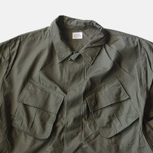 Load image into Gallery viewer, NOS 1960's "USARMY" JUNGLE FATIGUE JACKET RIP STOP (X-LARGE REG)