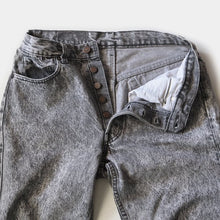 Load image into Gallery viewer, 1990's "LEVI'S" 501 ICE WASH BLACK DENIM PANTS (W32)