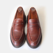 Load image into Gallery viewer, "ALLEN EDMONDS" COIN LOAFERS MADE IN USA (9) MINT CONDITION