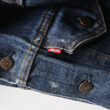 Load image into Gallery viewer, AUTHENTIC "LEVI'S" 70505 DENIM JACKET (LARGE)