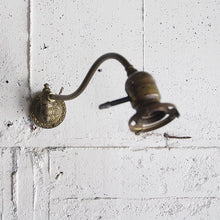 画像をギャラリービューアに読み込む, ANTIQUE ADJUSTABLE BRASS WALL MOUNT LAMP
