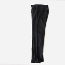 Load image into Gallery viewer, 1990's "LEVI'S" 550 TAPARED BLACK DENIM PANTS (W33) MADE IN USA