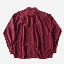 Load image into Gallery viewer, 1950's "PILGRIM" RAYON BOX SHIRT (MEDIUM)