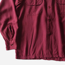 Load image into Gallery viewer, 1950's "PILGRIM" RAYON BOX SHIRT (MEDIUM)