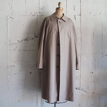 Load image into Gallery viewer, 1970's "Brooks Brothers" Balmacaan Coat (Large)