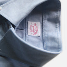 Load image into Gallery viewer, "BROOKS BROTHERS" OXFORD B.D SHIRT (MEDIUM) MINT CONDITION
