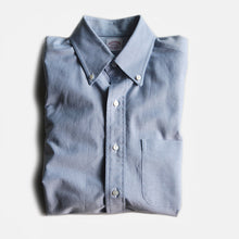 Load image into Gallery viewer, "BROOKS BROTHERS" OXFORD B.D SHIRT (MEDIUM) MINT CONDITION