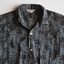 Load image into Gallery viewer, MADE IN USA 1960's "CALIFORNIA" BATIK COTTON BOX SHIRT (LARGE)