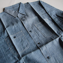 Load image into Gallery viewer, N.O.S 1940's BLUE CHAMBRAY WORK SHIRT (SIZE 16)