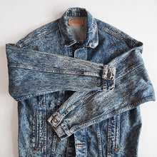 Load image into Gallery viewer, 1980's "LEVI'S" 70507 SILVER TUB DENIM JACKET (UNISEX MEDIUM)