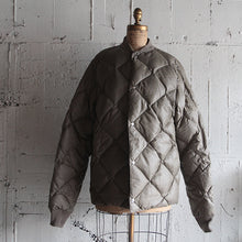 Load image into Gallery viewer, 1970's "EDDIE BAUER" SKY RINER QUILTING DOWN (LARGE)
