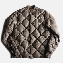 Load image into Gallery viewer, 1970's "EDDIE BAUER" SKY RINER QUILTING DOWN (LARGE)