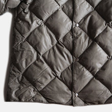 Load image into Gallery viewer, 1970's "EDDIE BAUER" SKY RINER QUILTING DOWN (LARGE)