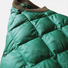 Load image into Gallery viewer, 1960's "EDDIE BAUER" QUILTING DOWN JACKET (MEDIUM)
